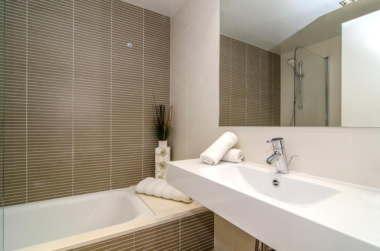 Spaces Garden Paradise 3 Bedroom, 3 Bathroom, Huge Private Garden-terrace, Pool- Sleeps Up To 8 Apartamento Sitges