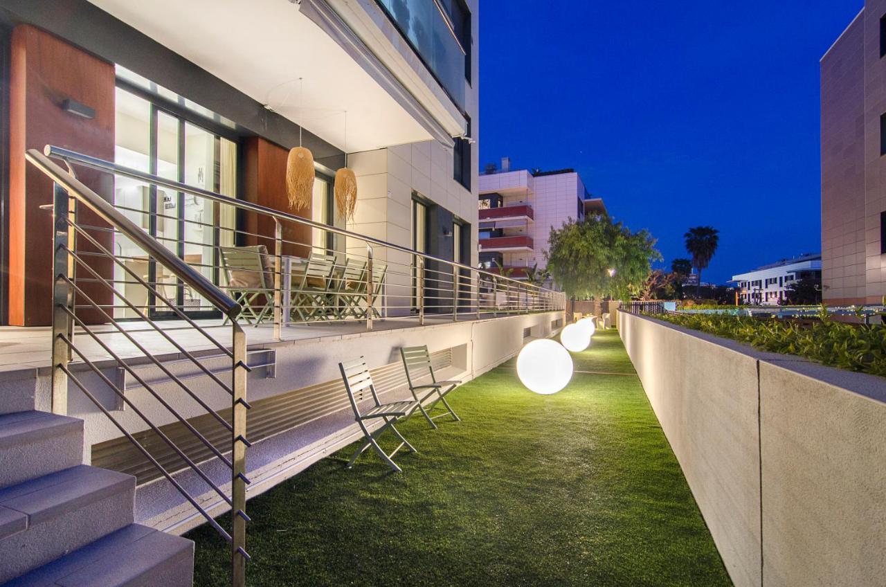 Spaces Garden Paradise 3 Bedroom, 3 Bathroom, Huge Private Garden-terrace, Pool- Sleeps Up To 8 Apartamento Sitges