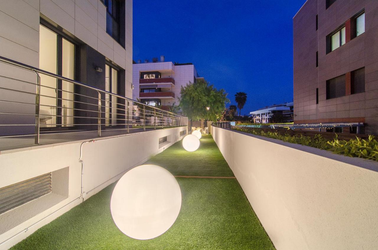Spaces Garden Paradise 3 Bedroom, 3 Bathroom, Huge Private Garden-terrace, Pool- Sleeps Up To 8 Apartamento Sitges